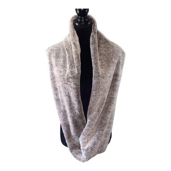 Emanuel Geraldo Womens Faux Fur Infinity Wrap Tan Cream - Picture 3 of 10